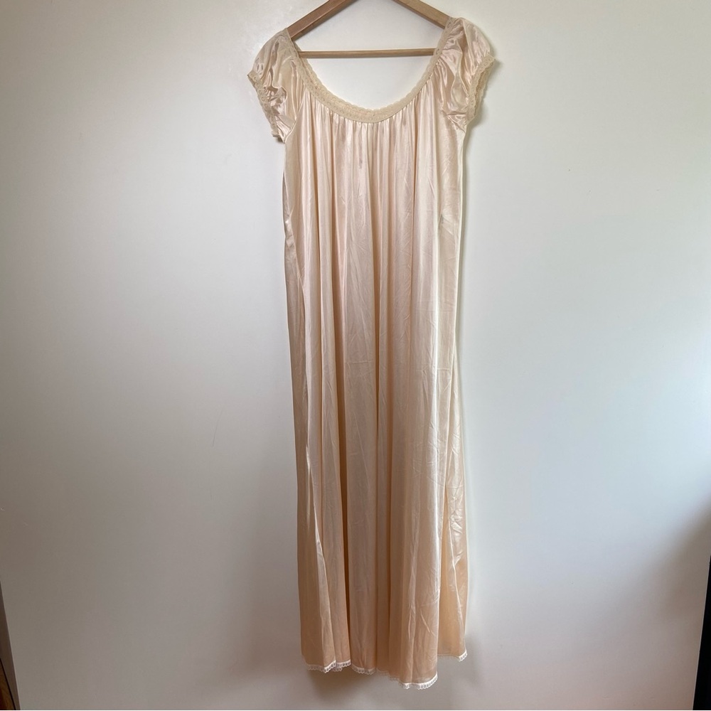 Vintage Miss Elaine Peachy Cream Nylon Nightie Dress